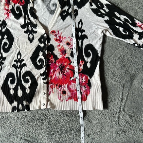 White House Black Market Floral Fleur De Lis Ikat Snap Cardigan Size‎ Large - Picture 7 of 7